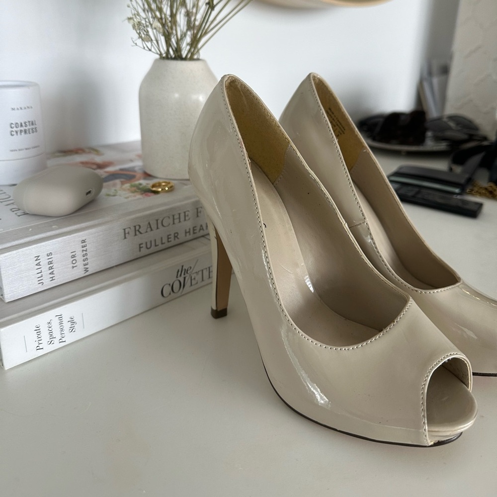 Nude Spring pumps